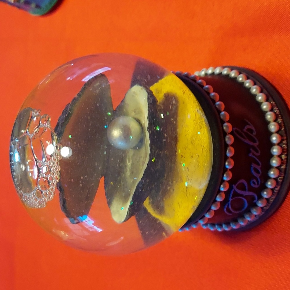 Pearls Snowglobe